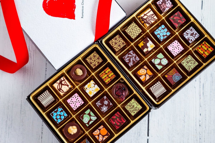 I Love You Double Queen Chocolate Art Box (32 Pieces) - Romanicos Chocolate