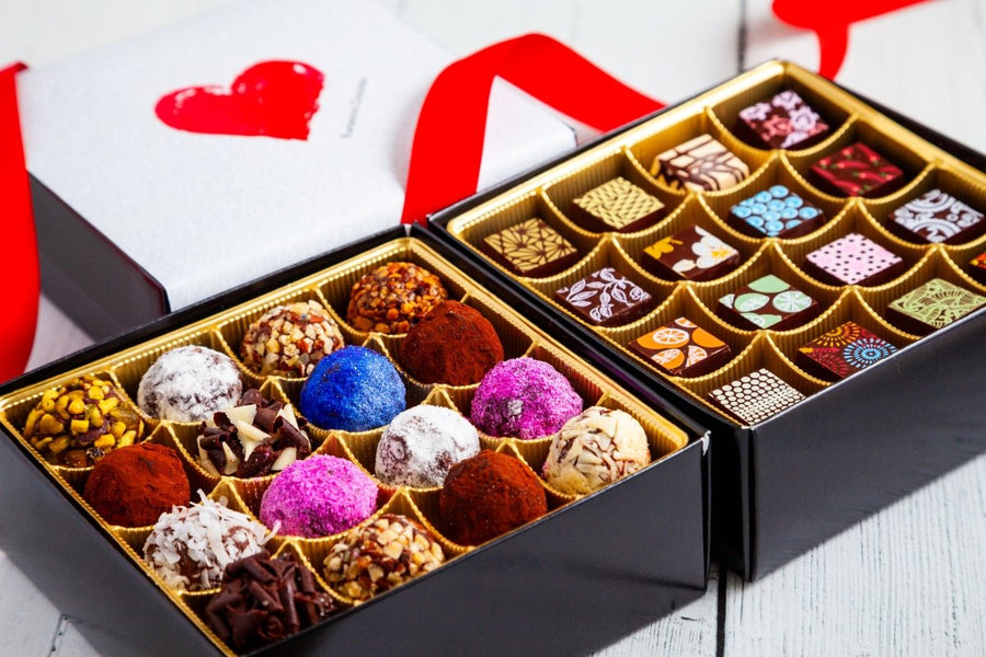 I Love You Queen Size Mixed Box (32 Pcs: 16 Bonbons, 16 truffles) - Romanicos Chocolate