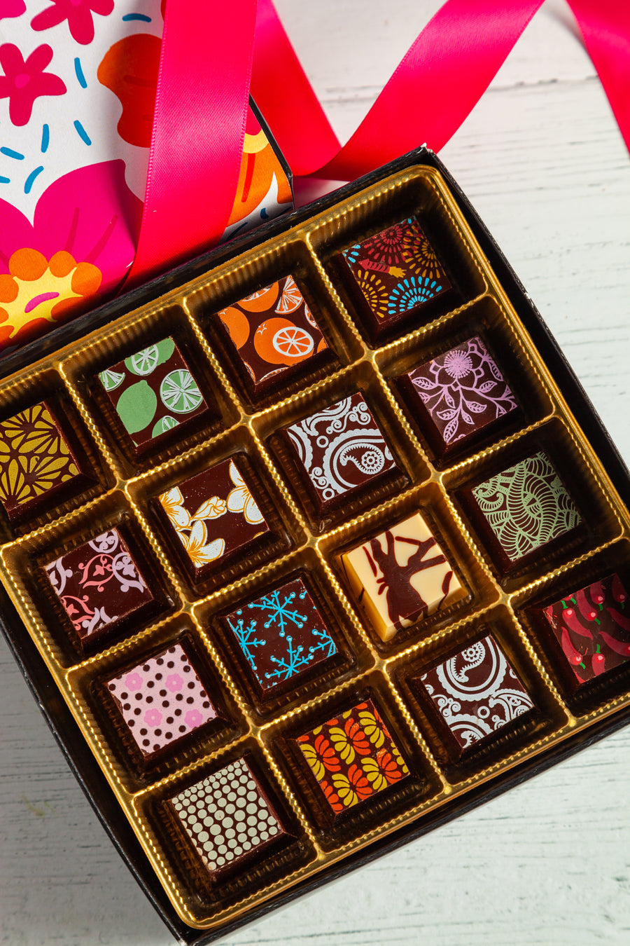 Mother's Day Single Queen Chocolate Art Box (16 Pieces)