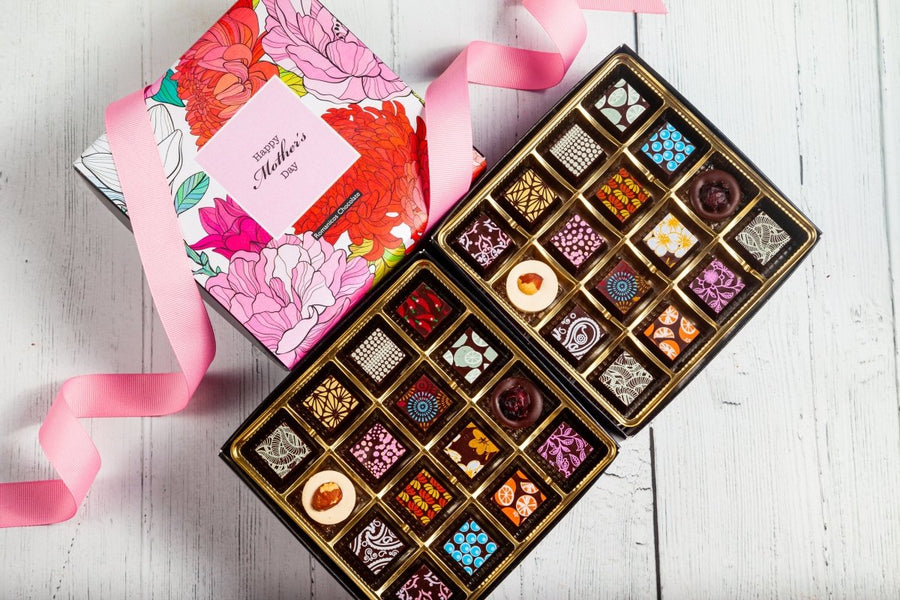 Mother's Day Double Queen Chocolate Art Box (32 Pieces) - Romanicos Chocolate