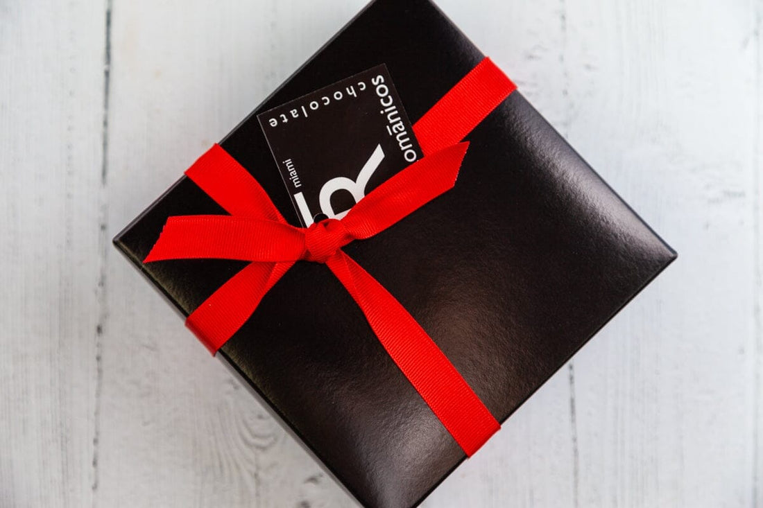 Queen Size Chocolate Art Box - Romanicos Chocolate